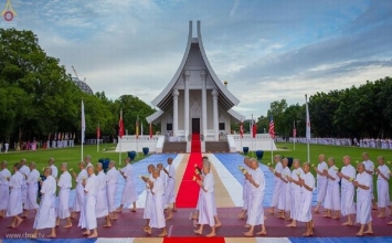 Dịp mùa Chay 100 nghìn người xuất gia gieo duyên đi diễu hành khắp đường phố